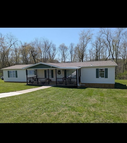 24 Trenton St, Farmington, WV 26571