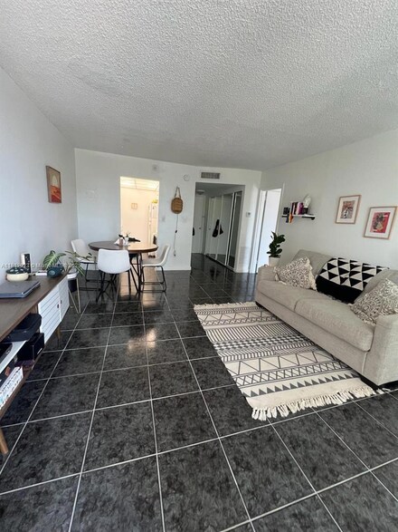 2350 NE 135th St Unit 208, North Miami, FL 33181