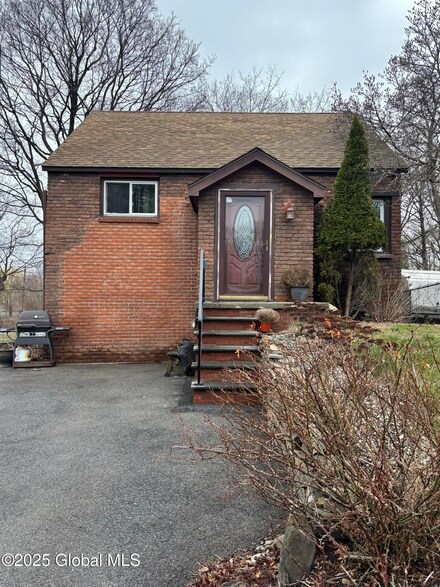 3405 Leroy St, Schenectady, NY 12304