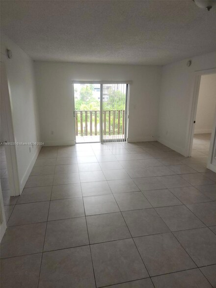 4855 NW 7th St Unit 4016, Miami, FL 33126