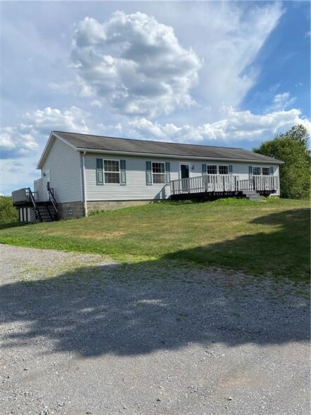163 Jo Deener Dr, Zelienople, PA 16063