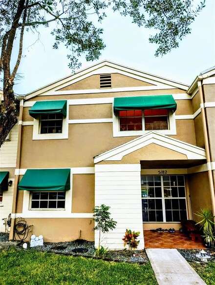5182 Lake Loop Rd, Cooper City, FL 33330
