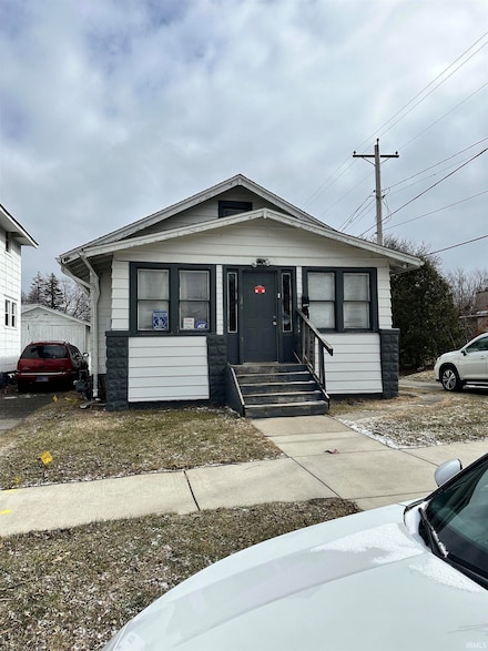 1432 Okema St, Elkhart, IN 46516