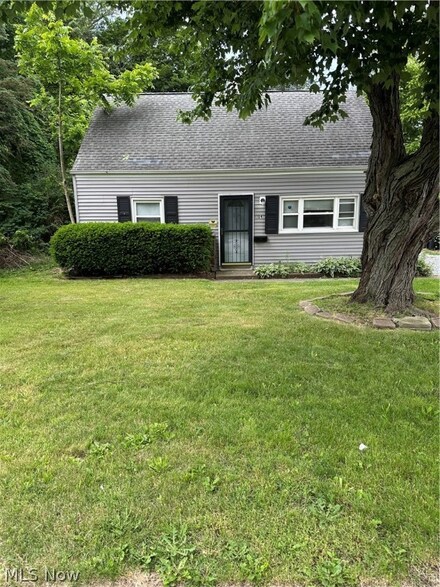 1114 S Hawkins Ave, Akron, OH 44320