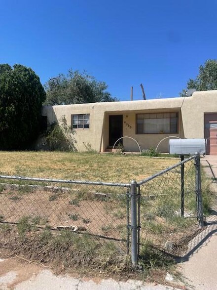 6300 Zimmerman Ave NE, Albuquerque, NM 87110