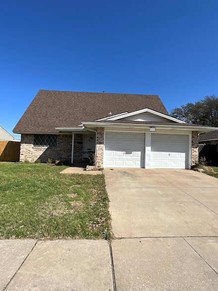 1917 E Crosby Rd, Carrollton, TX 75006