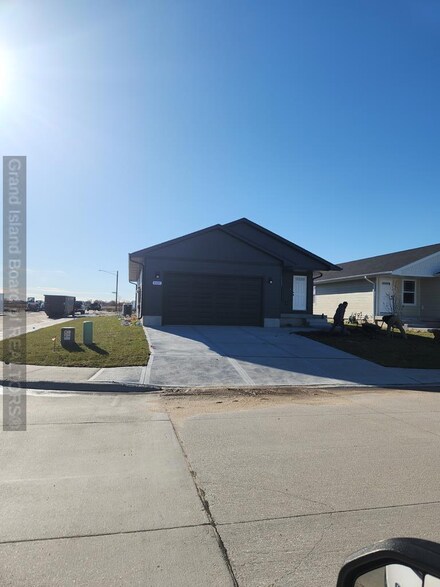 4307 Dawn St, Grand Island, NE 68803