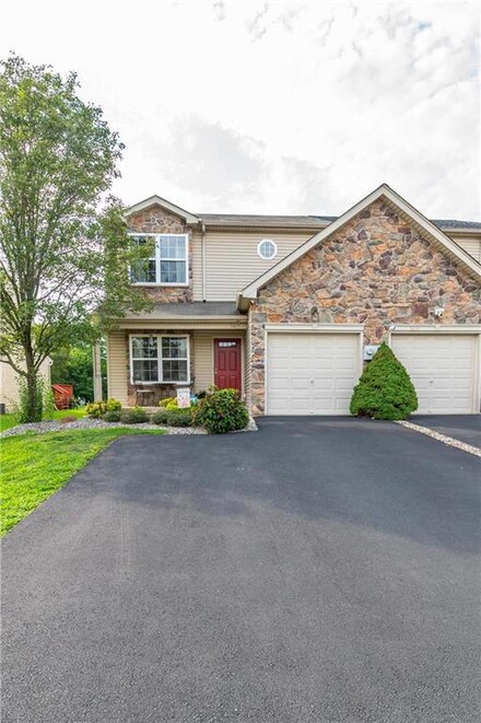 5615 Stonecroft Ln, Allentown, PA 18106