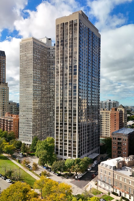 2650 N Lakeview Ave Unit 1503, Chicago, IL 60614