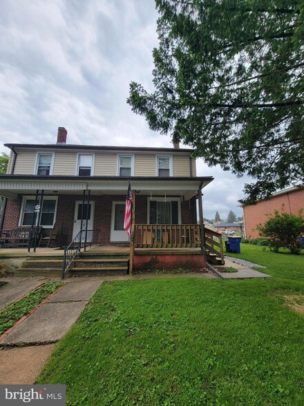 91 N 4th St, Mount Wolf, PA 17347