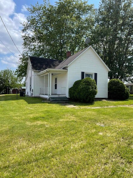 509 E Montgomery St, Owensville, IN 47665