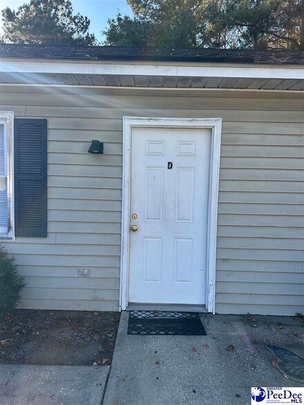 1013 E National Cemetery Rd, Florence, SC 29506