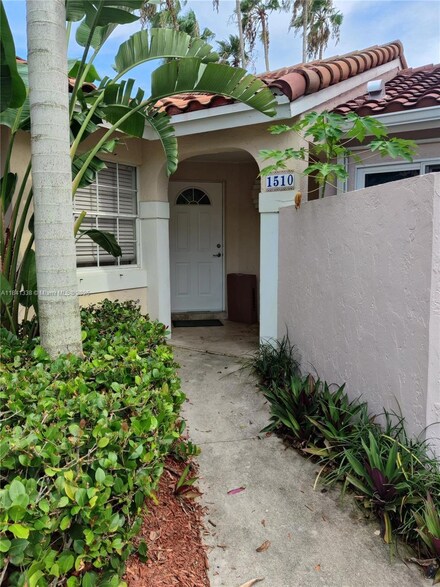 1510 Springside Dr, Weston, FL 33326