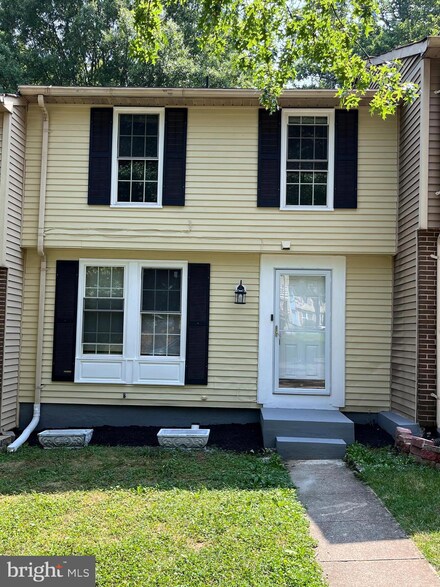 366 Shady Glen Dr, Capitol Heights, MD 20743