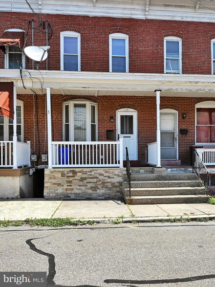 115 S Front St, Saint Clair, PA 17970