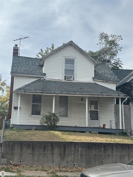 805 S 9th St, Burlington, IA 52601