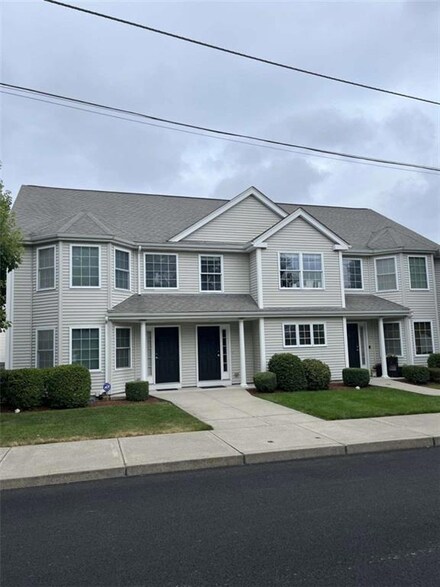 660 Cottage St Unit 10, Pawtucket, RI 02861