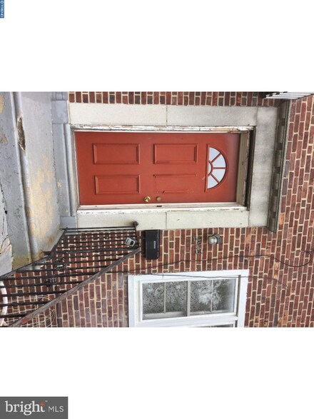 2945 Line St, Camden, NJ 08105