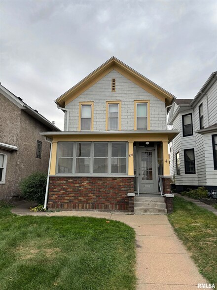 439 8th Ave S, Clinton, IA 52732