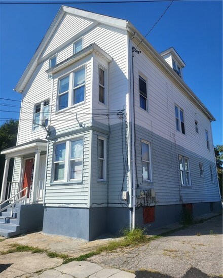 95 Burnett St, Providence, RI 02907