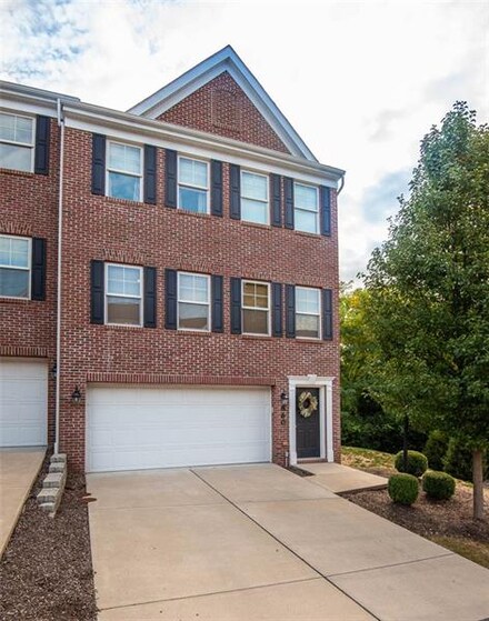860 Highpointe Cir, Scott, PA 15220