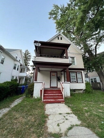 373 White St, Springfield, MA 01108