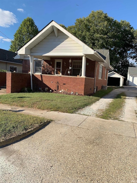 530 W Spring St, Bloomfield, IN 47424