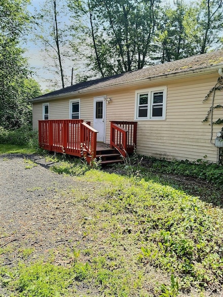 8 Apple Ln, Wappingers Falls, NY 12590