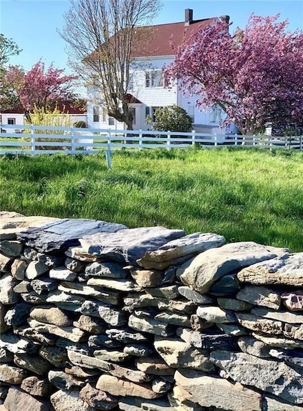 362 Bramans Ln, Portsmouth, RI 02871