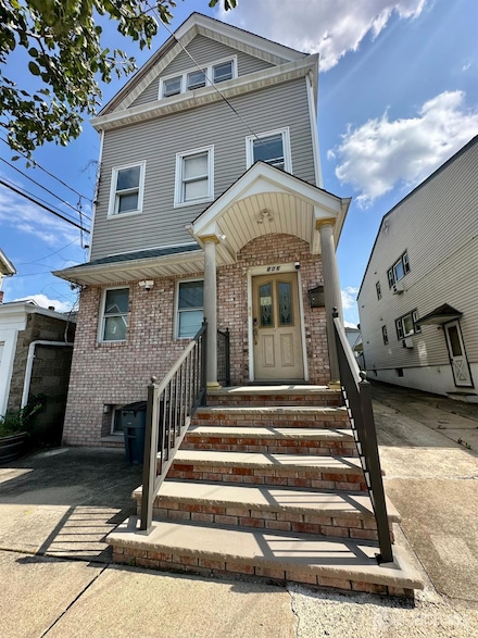606 William St, Harrison, NJ 07029