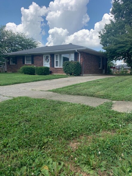 326 Domino Ct E, Versailles, KY 40383