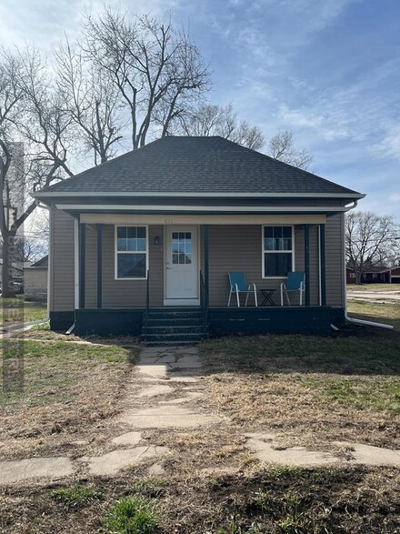 611 N Harlan Ave, Harvard, NE 68944