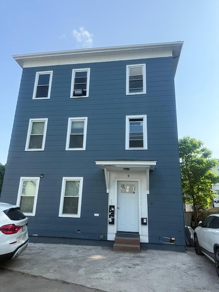 9 Douglas Ct Unit 1, Worcester, MA 01603