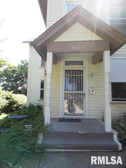 919 Farnam St, Davenport, IA 52803