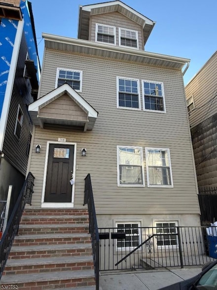 208 Walnut St, Newark, NJ 07105