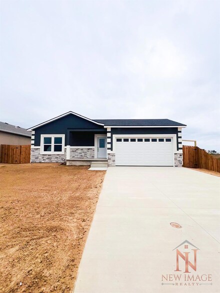 3409 Lost River Dr, Garden City, KS 67846
