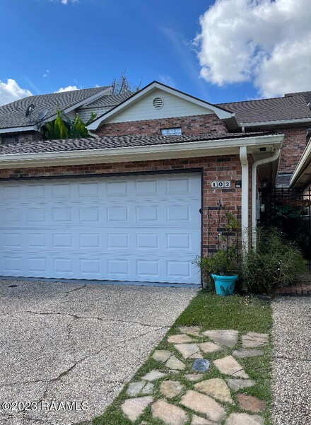 102 Ambiance Cir, Lafayette, LA 70508