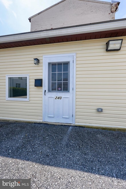 240 E Chestnut St, Cleona, PA 17042