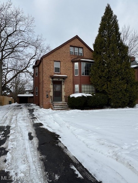 2340 Ashurst Rd, University Heights, OH 44118