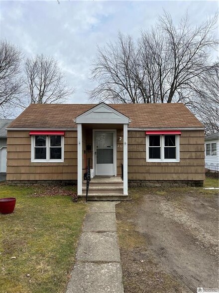 237 Sampson St, Jamestown, NY 14701