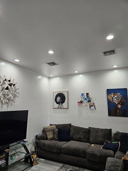 1161 NW 75th St, Miami, FL 33150