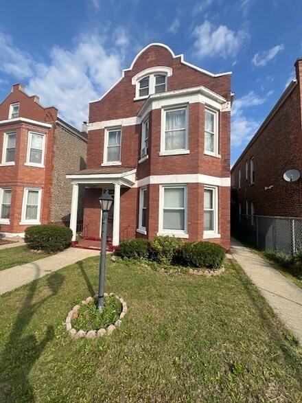 4222 W Cullerton St, Chicago, IL 60623