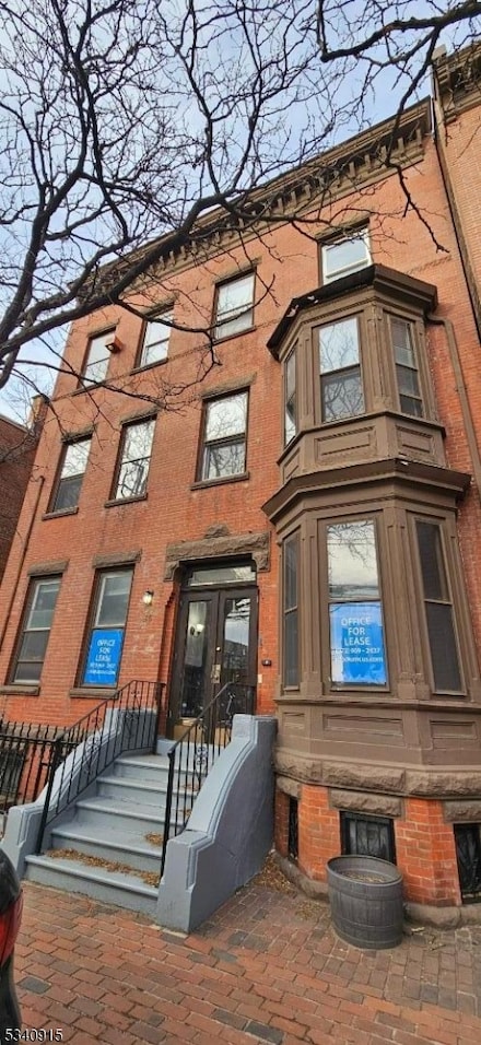 35 James St, Newark, NJ 07102