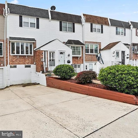 3721 S Hereford Ln, Philadelphia, PA 19114