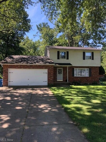498 Catalina Dr, Akron, OH 44319
