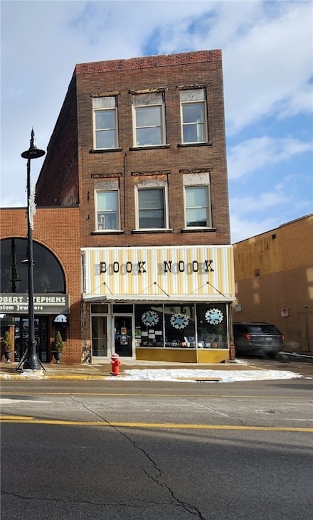 135 N Main St, Butler, PA 16001