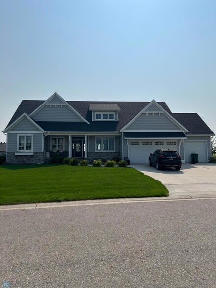 356 Trent Jones Dr, Horace, ND 58047