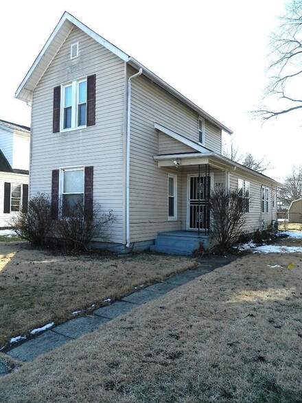 381 Eddy St, Newark, OH 43055