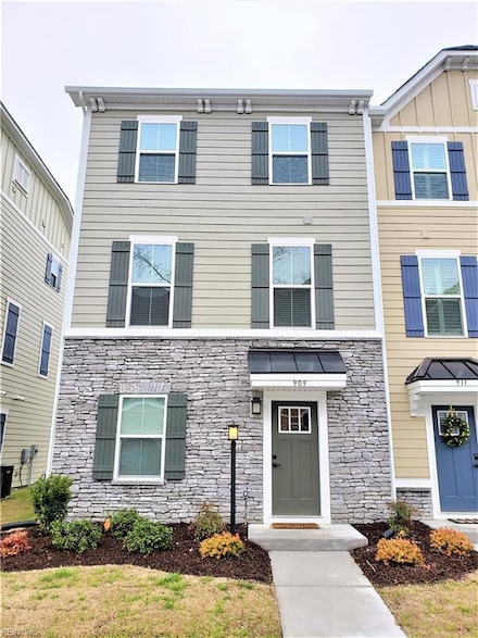 909 Hornswaggle Way, Chesapeake, VA 23323