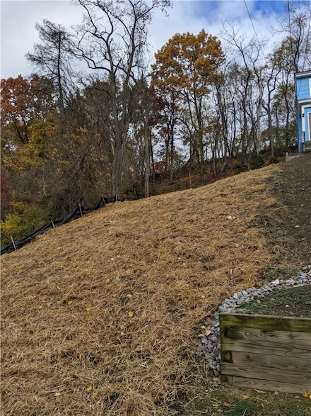 37 Lawrence St, Pittsburgh, PA 15209
